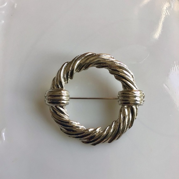 Vintage Twisted Silver Tone Circular Brooch - Picture 1 of 2